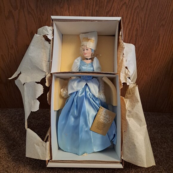 Franklin Mint Other - Vntg Franklin Mint Heirloom Premier Edition Disney Cinderella Porcelain Doll.